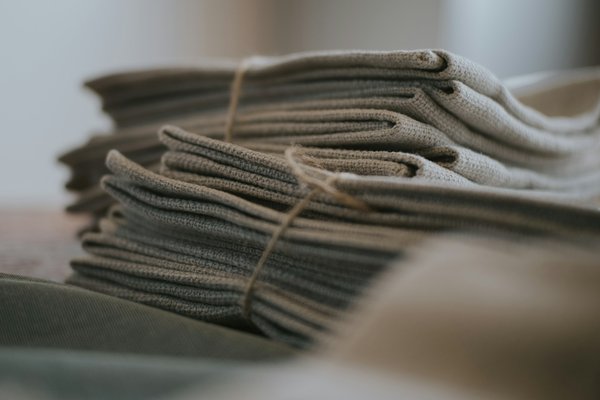 Quels sont les avantages des tissus en lin pour une garde-robe estivale?